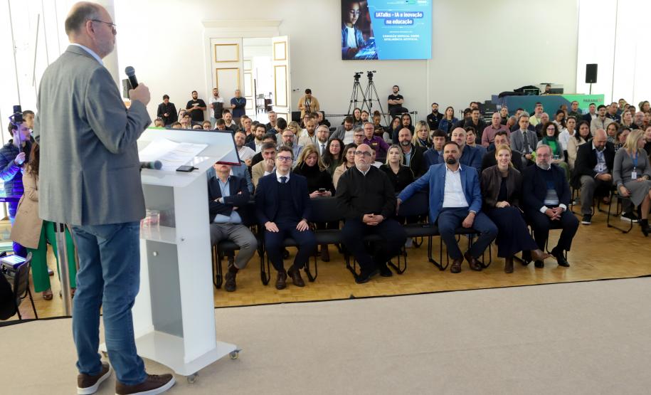 Com apoio do Estado, seminário em Curitiba debate Inteligência Artificial na educação