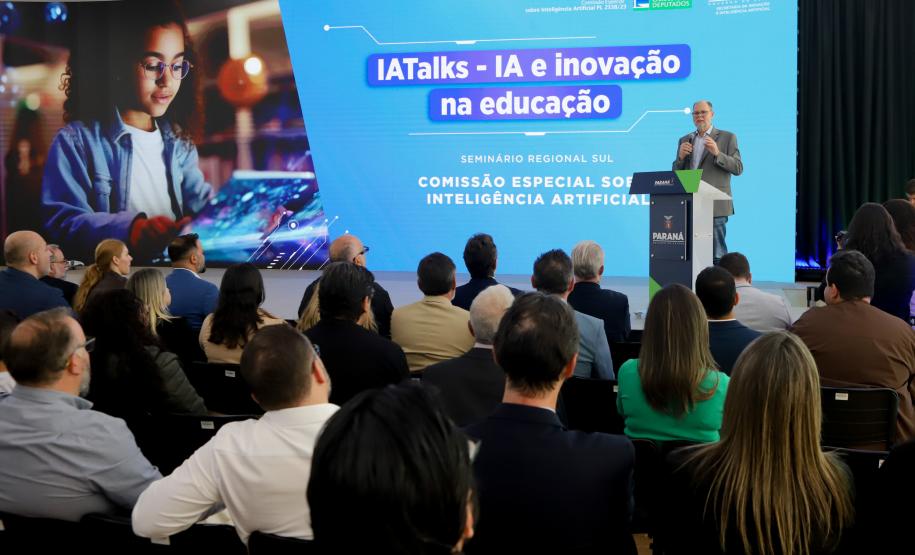 Com apoio do Estado, seminário em Curitiba debate Inteligência Artificial na educação