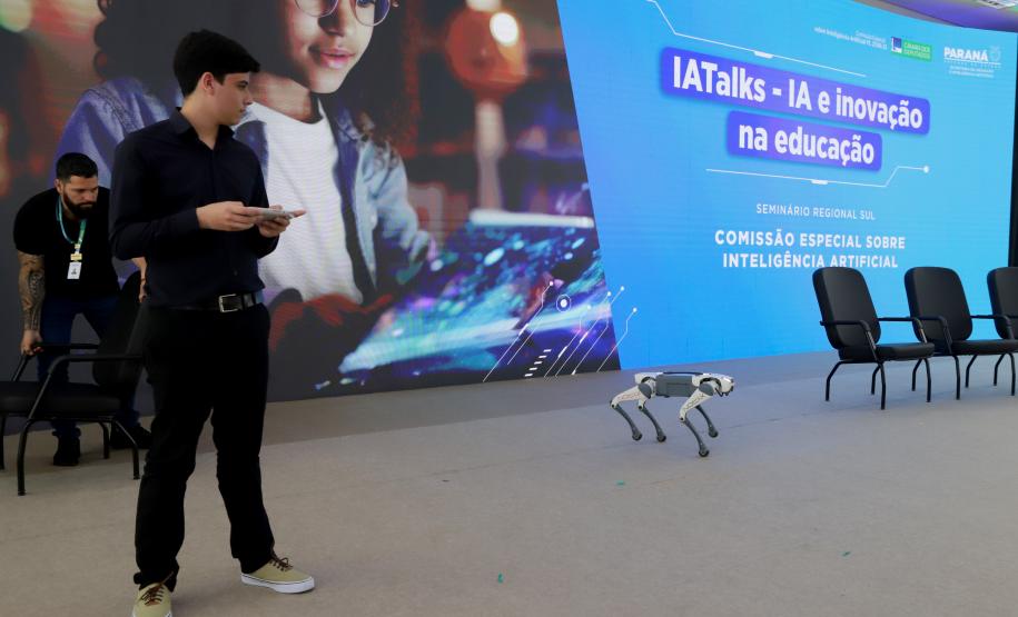 Com apoio do Estado, seminário em Curitiba debate Inteligência Artificial na educação