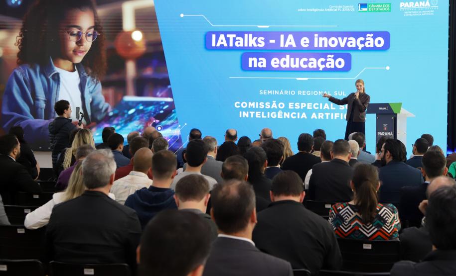 Com apoio do Estado, seminário em Curitiba debate Inteligência Artificial na educação