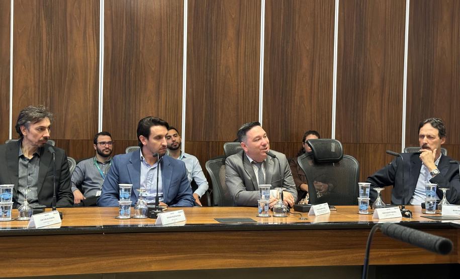 Governo capacita servidores sobre Inteligência Artificial em palestras com a Amazon