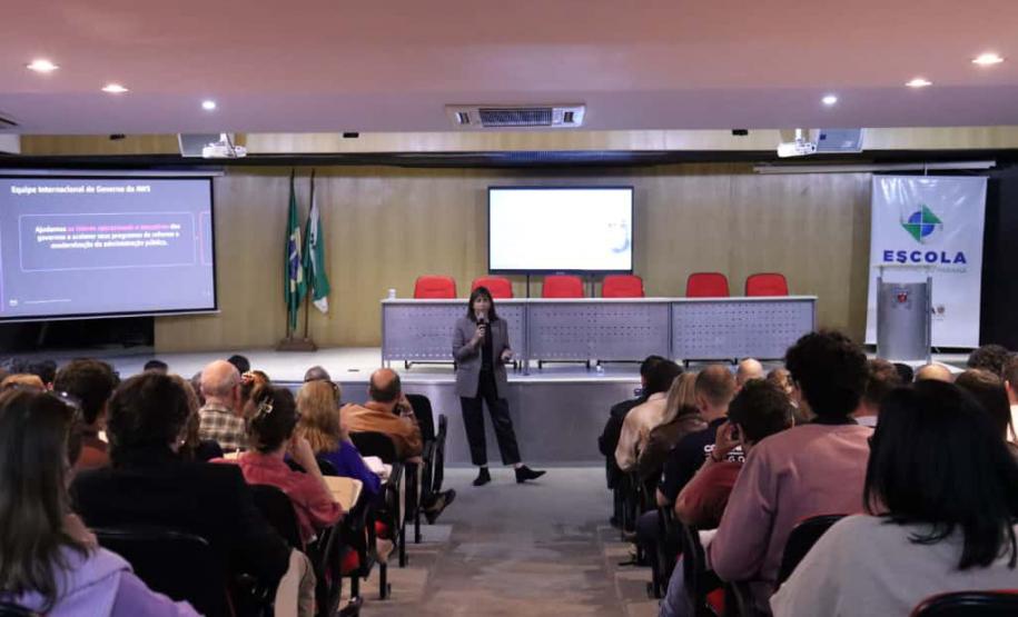 Governo capacita servidores sobre Inteligência Artificial em palestras com a Amazon