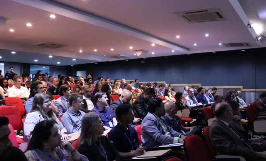 Governo capacita servidores sobre Inteligência Artificial em palestras com a Amazon