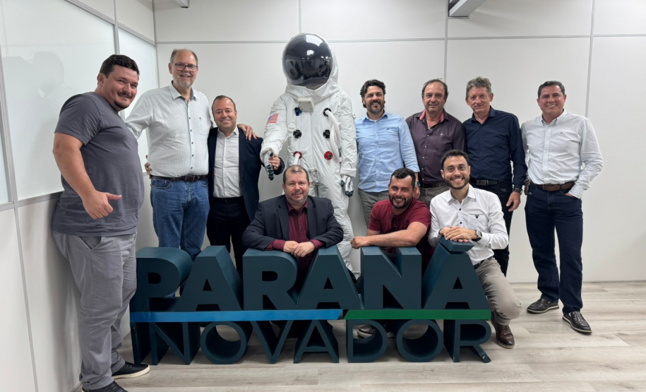 Secretário da Inovação recebe, na SEIA, autoridades de Mamborê