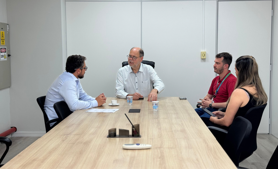 Secretário Alex Canziani recebe prefeito de Ipiranga