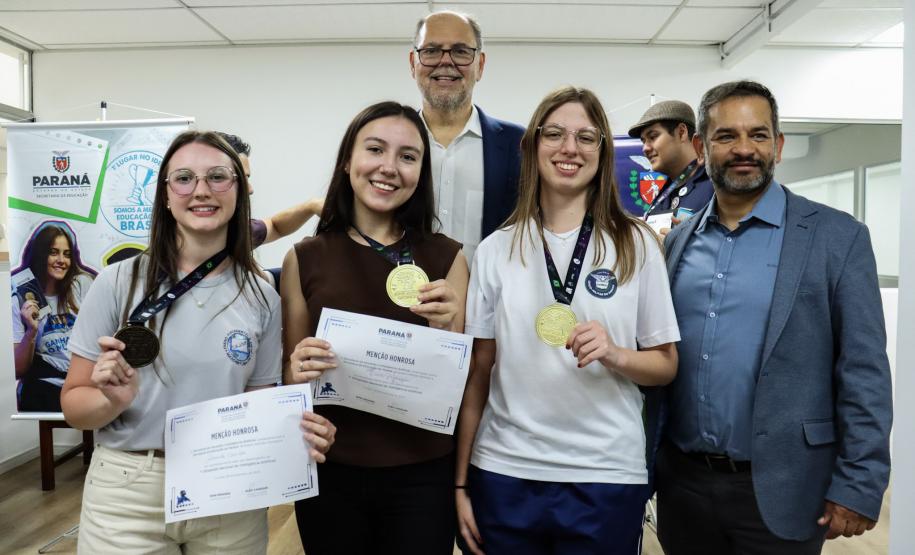 Alunos do Paraná recebem 65 medalhas da Olimpíada Nacional de Inteligência Artificial