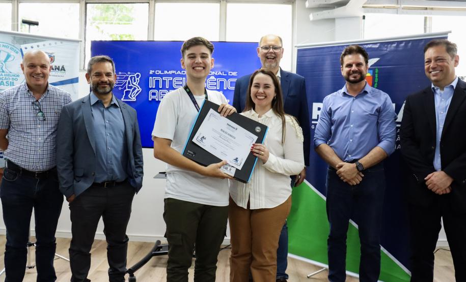 Alunos do Paraná recebem 65 medalhas da Olimpíada Nacional de Inteligência Artificial