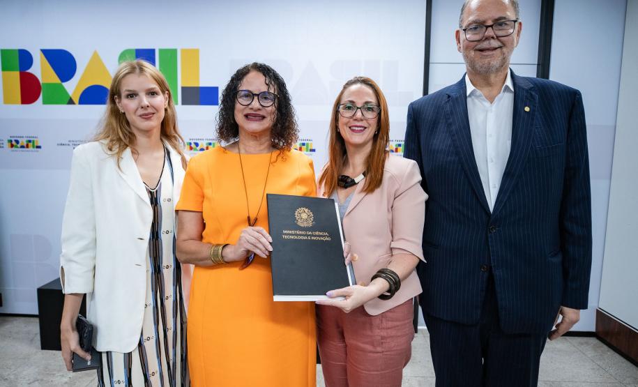 Paraná firma cooperação com o MCTI para projetos de inovação e transformação tecnológica