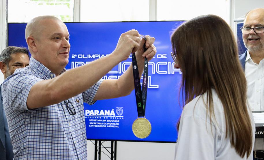 Alunos do Paraná recebem 65 medalhas da Olimpíada Nacional de Inteligência Artificial