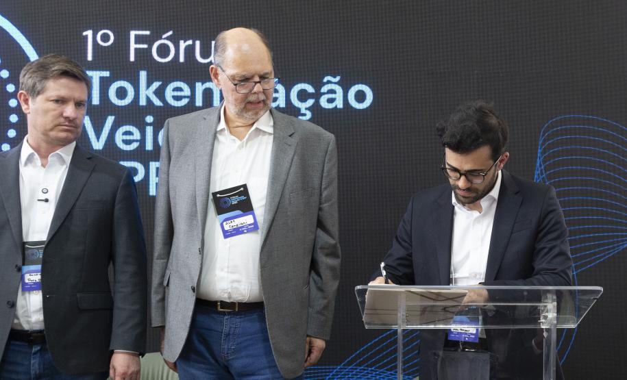 Paraná promove fórum de tokenização veicular e debate futuro da mobilidade digital