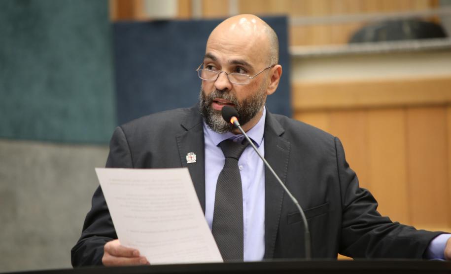 Pesquisador da UEL vence prêmio por método inovador de cirurgia para cardiopatia rara