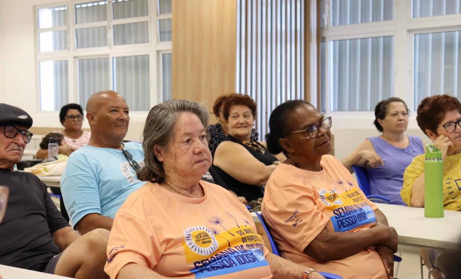 Mais de 100 idosos participam de workshops sobre letramento em inteligência artificial