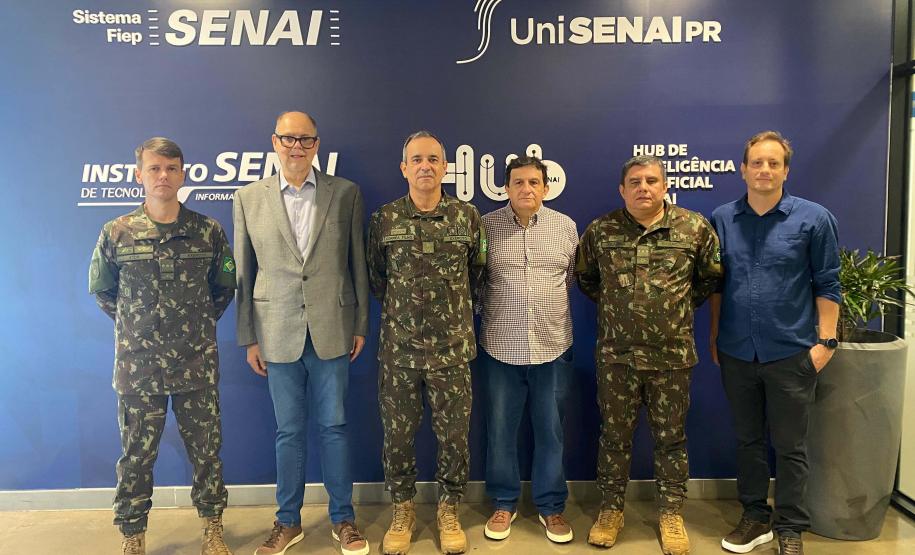 Estado recebe comitiva do Exército para conhecer hub de IA e cibersegurança