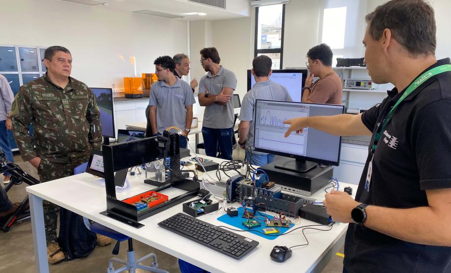 Estado recebe comitiva do Exército para conhecer hub de IA e cibersegurança