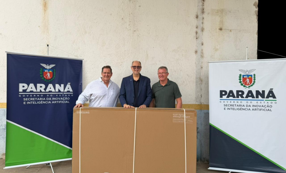 SEIA entrega 80 telas interativas para 13 municípios com o Plano Paraná Mais Cidades