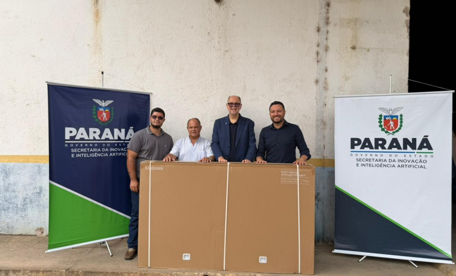SEIA entrega 80 telas interativas para 13 municípios com o Plano Paraná Mais Cidades