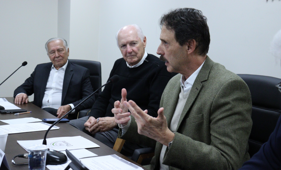 Secretário Marcos Stamm apresenta iniciativa de inovação em reunião do Movimento Pró-Paraná