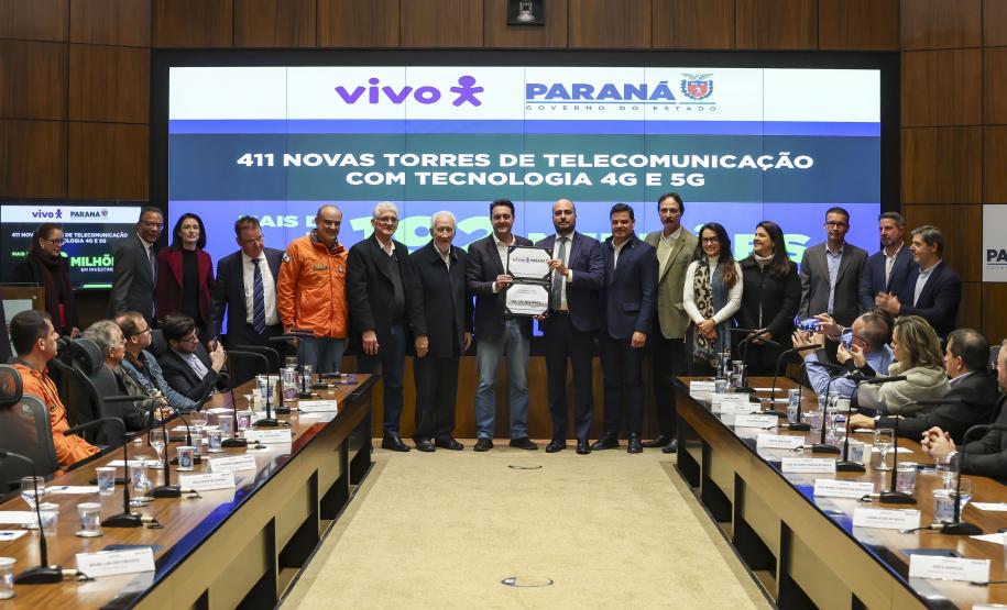 Governador anuncia parceria de R$192 milhões com a Vivo para ampliar cobertura de telefonia e internet