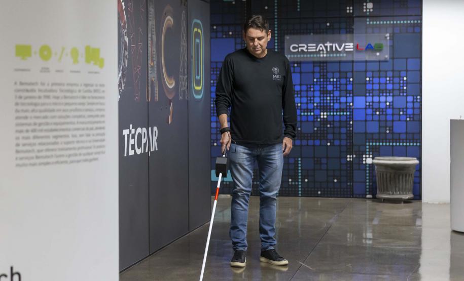 Startup incubada pelo Tecpar vai doar 100 bengalas inteligentes para deficientes visuais